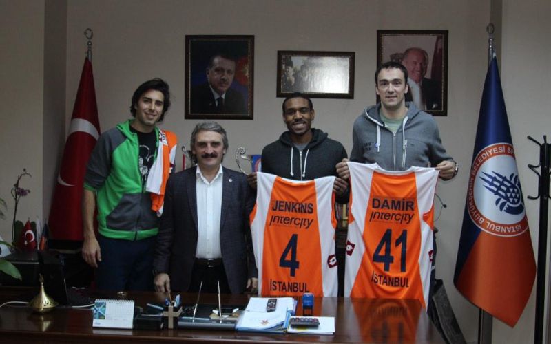 vujacic twitter.jpg