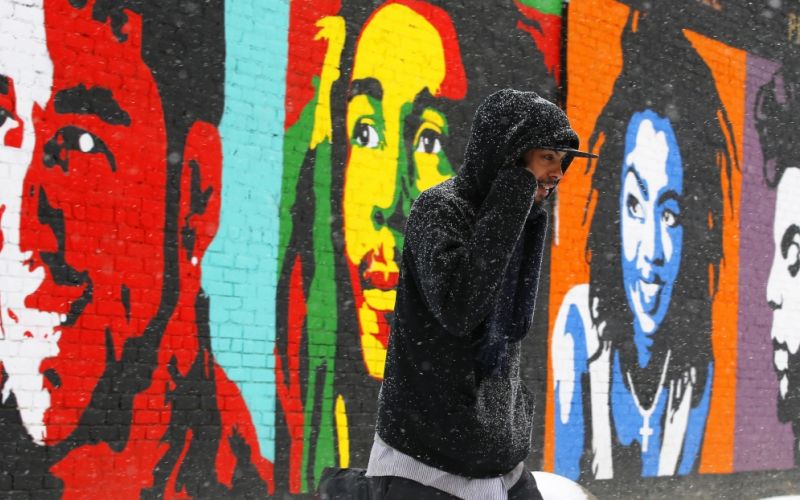 hoodie jopa kapuca grafit sneg street art.jpg