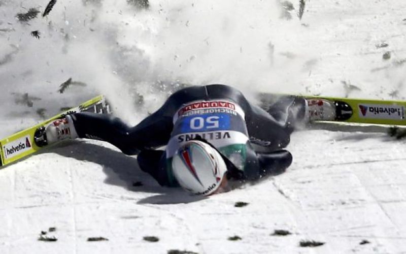 simon ammann skoki padec nesreča tony