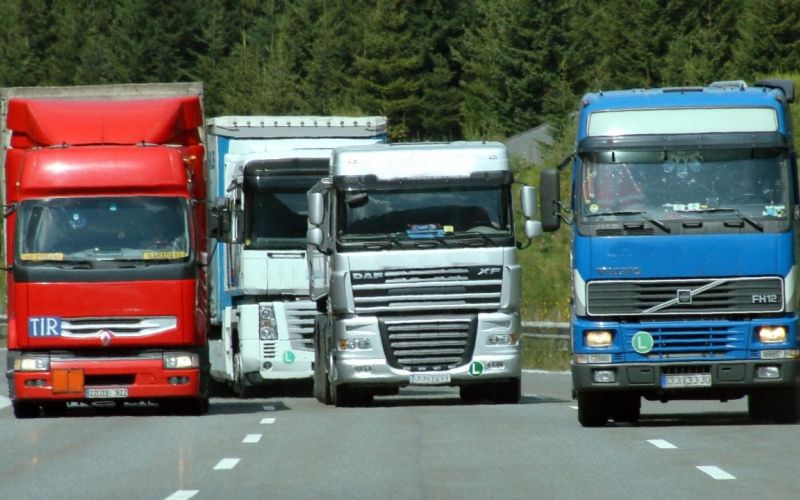 tovornjak voznik promet transport cesta prevoz tony