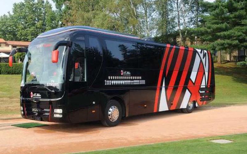 ac milan bus.jpg