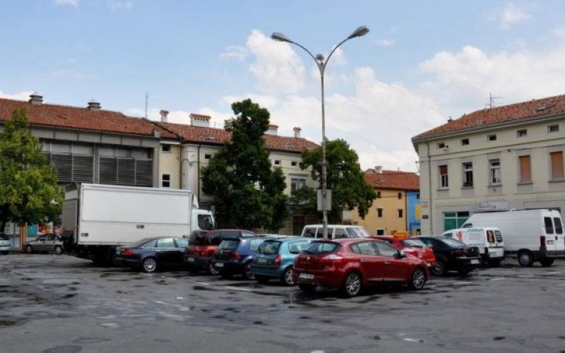 lavričev trg, ajdovščina