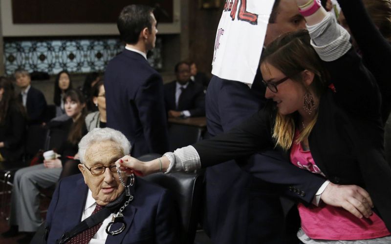 kissinger, aretacija, code pink.jpg
