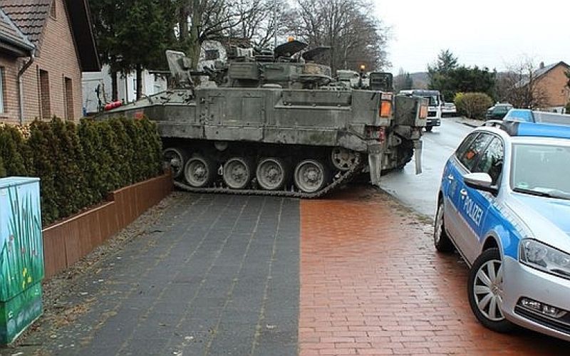 tank, hiša.jpg