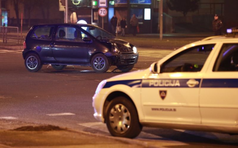 twingo, policijski, nesreča, maribor1.jpg
