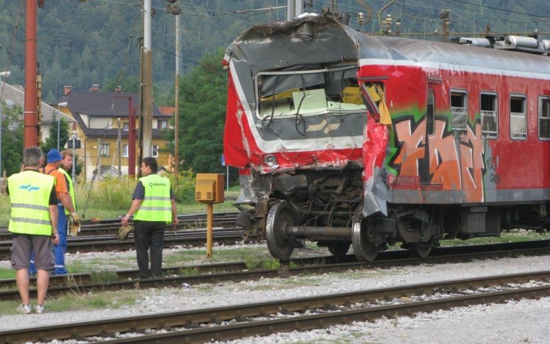 vlak nesreča lokomotiva jesenice slovenske železnice tony