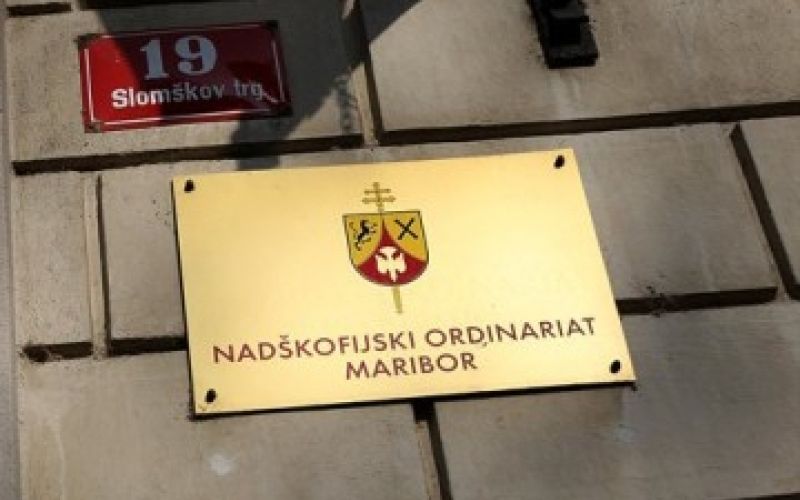zvon 1 2 ena dva holding cerkev rkc mariborska nadškofija prevara tony
