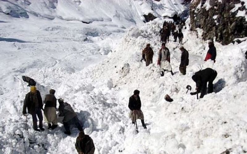snežni plaz, afganistan.jpg