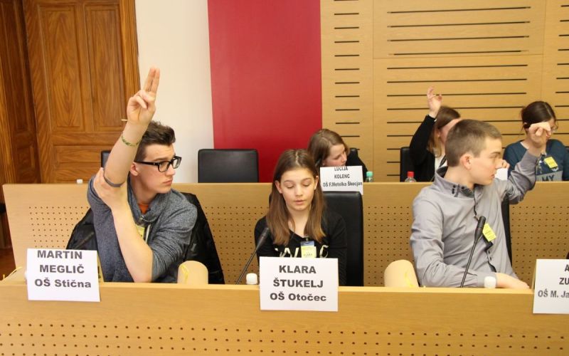 parlament01.jpg
