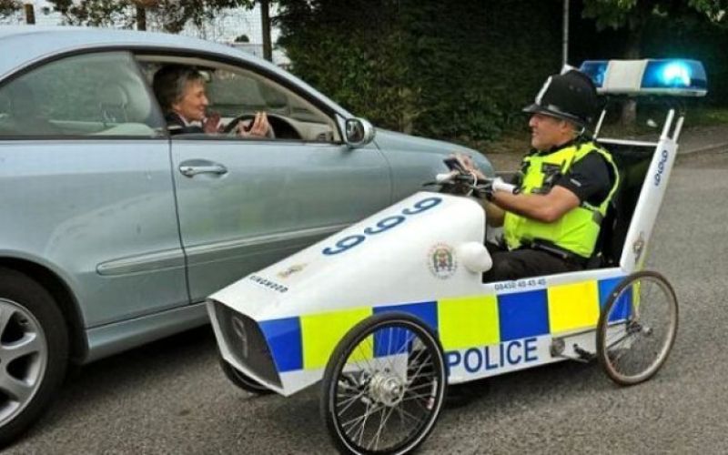 Malce drugačen policijski avto.jpg