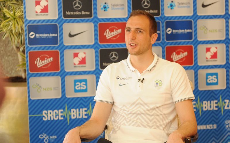 879-56-oblak ap.jpg