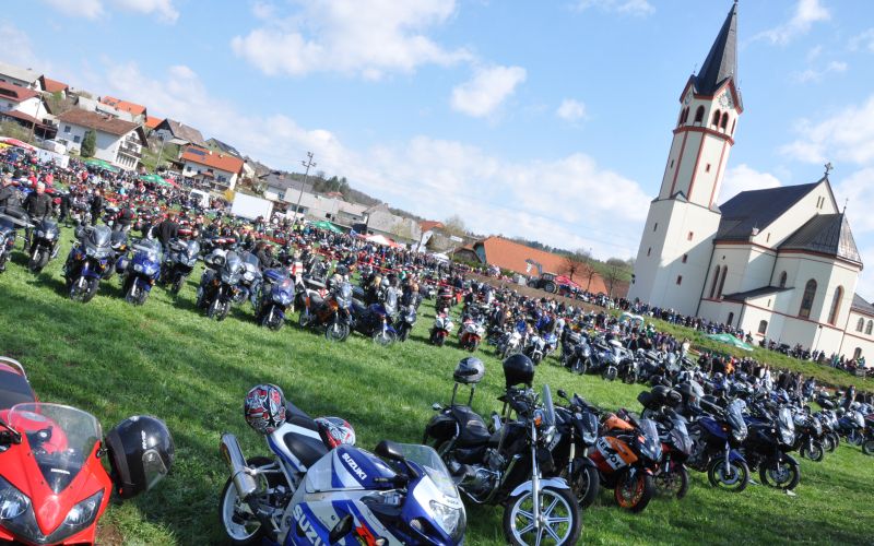mirna pec blagoslov motorjev.jpg