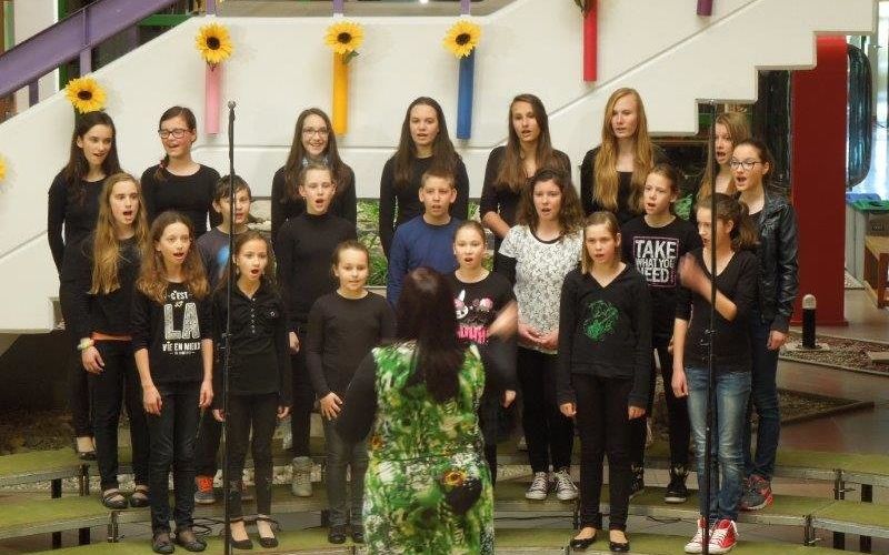 revija_mladinskih_pevskih_zborov___01.jpg