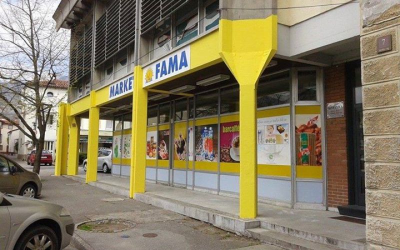 Nova fasada trgovine na Lavričevem trgu.jpg