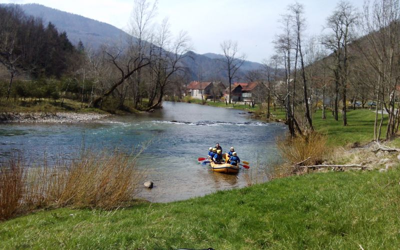 veseli__a_utrujeni_clani_cistilne_akcije.jpg