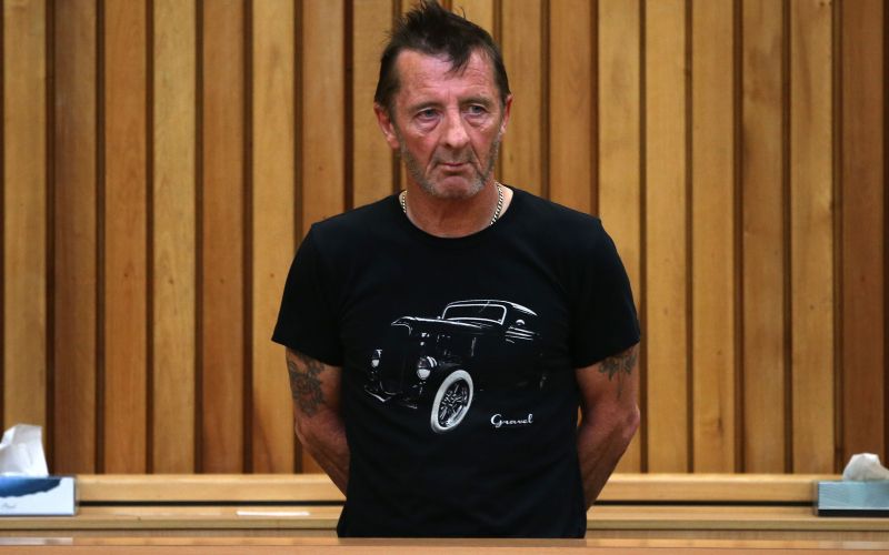 ACDC-Phil-Rudd-in-Court.jpg