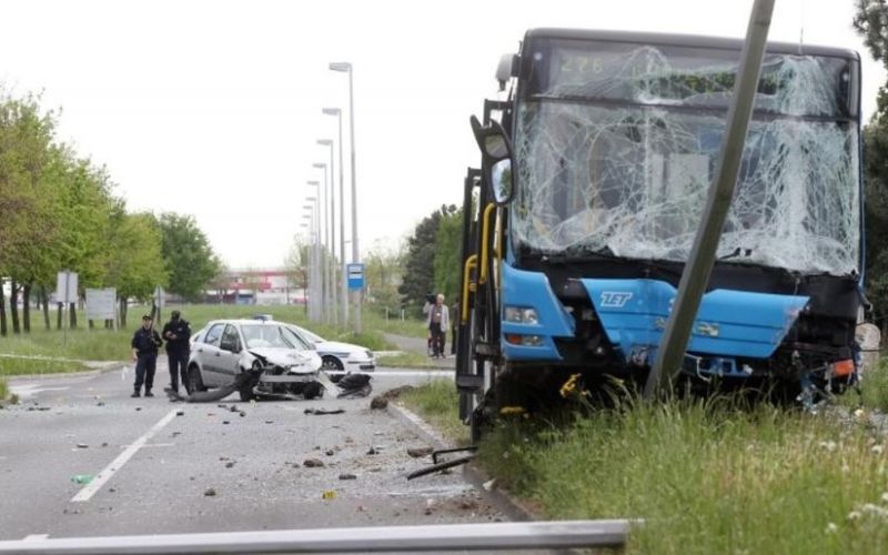 V nesreči poškodovanih 39 ljudi-2.jpg