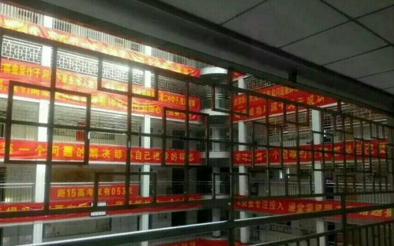 Hengshui, srednja šola, balkon 2.jpg