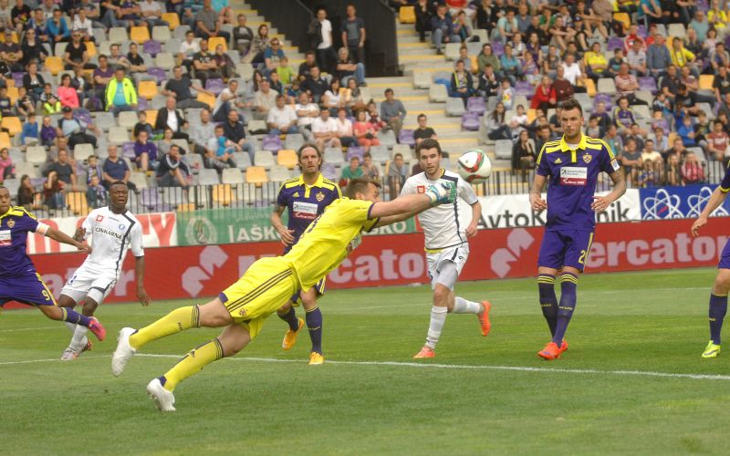 914-2-handanovic gw.jpg