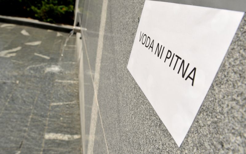 voda ni pitna.jpg