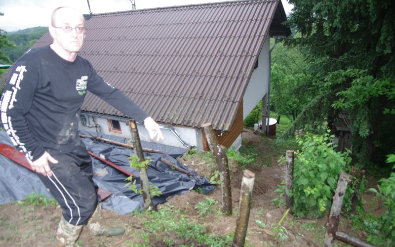 2 Plaz ogroža hiso.jpg