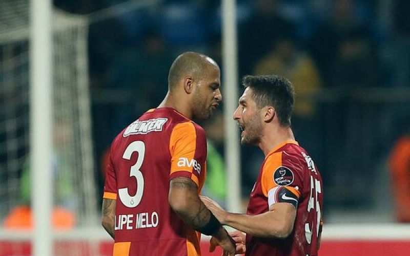 felipe-melo-nun-sabri-sarıoğlu-na-saldırması_536226.jpg