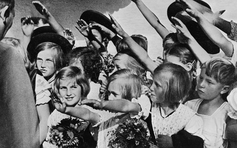 Hitler, otroci, Lebensborn.jpg