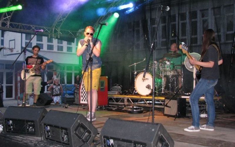 rockpom001.jpg