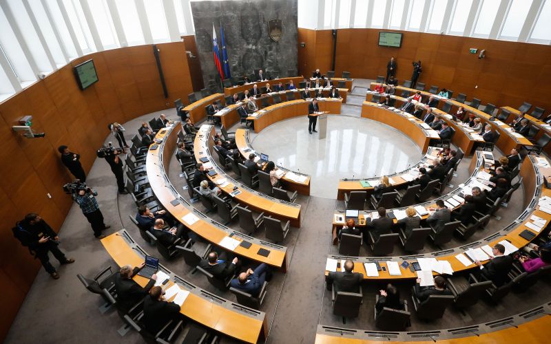 parlament.jpg