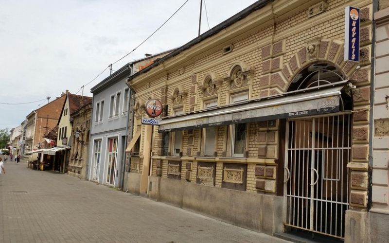 25-letnik streljal na varnostnika, ker ga slednji ni spustil v lokal