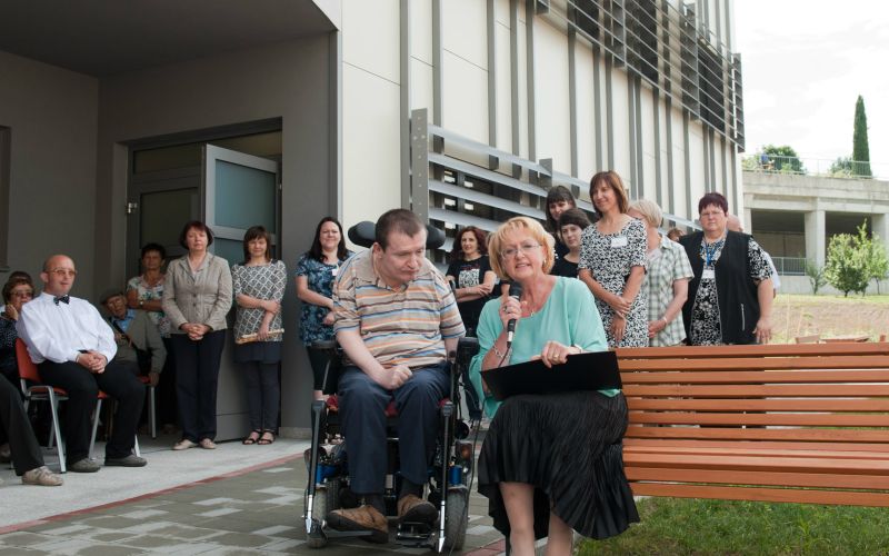 Direktorica z varovancem na otvoritvi