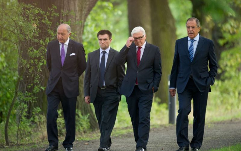 Zunanji ministri: Francoz Laurent Fabius, Ukrajinec Pavlo Klimkin, Nemec Minister Frank-Walter Stein