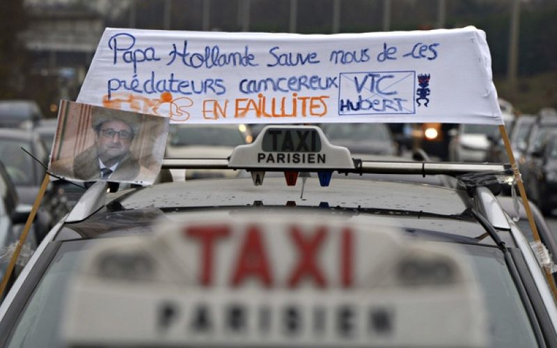 protesti pariških taksistov proti Uber-ju.jpg