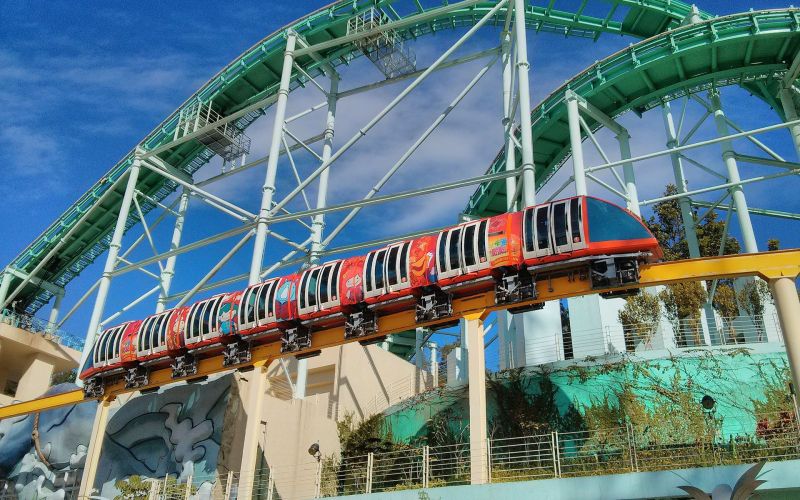 E-Da_Theme_Park_Monorail.jpg