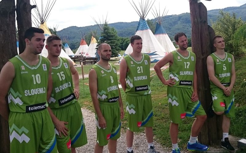 B-reprezentanca, indijanska vas.jpg