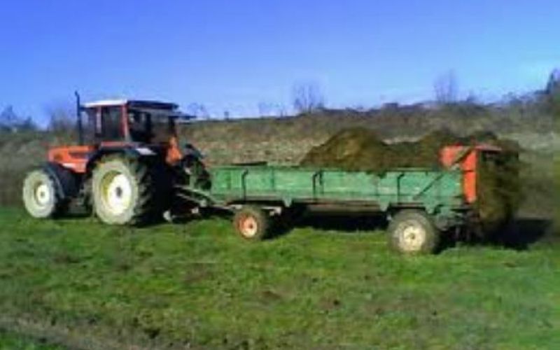 083430_180378_traktor_in_prikolica.jpg