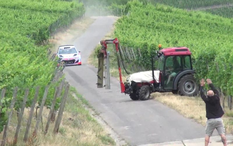 Neuville-tractor-.jpg