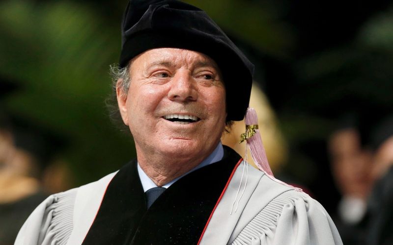 Julio Iglesias.jpg