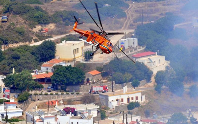 ogenj požar gasilec gasilci grčija helikopter gašenje atene