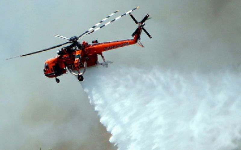 ogenj požar gasilec gasilci grčija helikopter gašenje atene