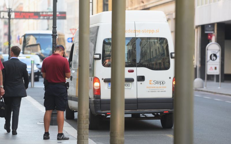 Ljubljanski mestni redarji kazni pišejo kot za stavo-3