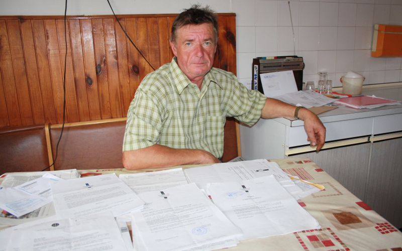 V treh letih je Slavko Čelič iz Koroške vasi zbral ogromno dokumentacije v zvezi s posojenim denarje