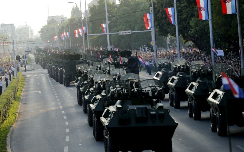 nevihta, vojaška, parada.jpg