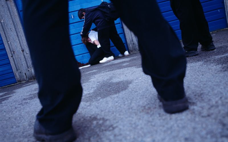 Napadla policistovo hčerko