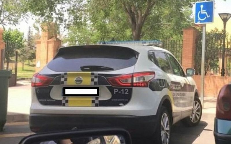 španska policija, parkiranje.jpg