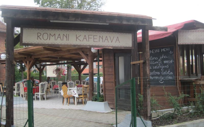 V romski gostilni vre 1