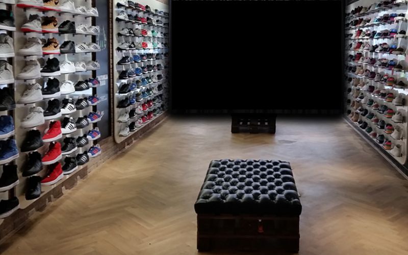 Vabilo_Sneakers.jpg