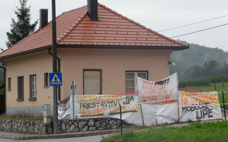 Prebivalci Brezovce in Gomile na Dolenjskem, ki so se povezali v civilno iniciativo proti izgradnji