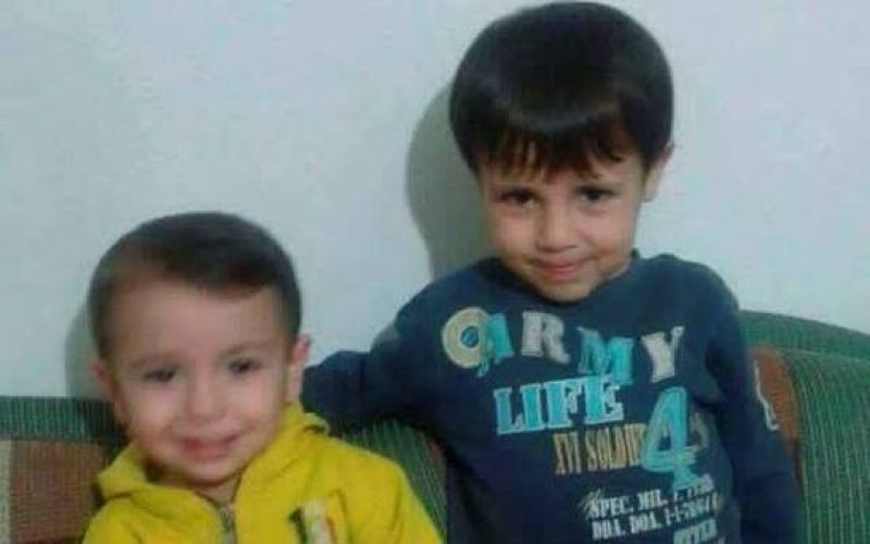 V Kobaneju pokopali Aylana in Galipa Kurdi