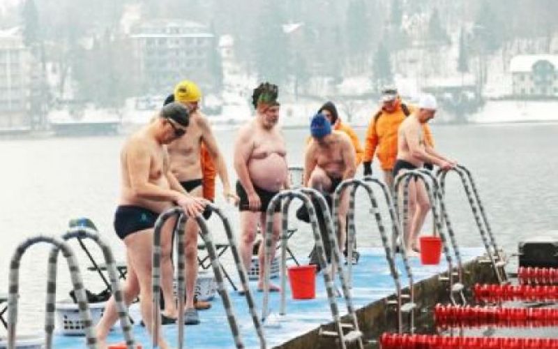 Zimsko plavanje na Bledu